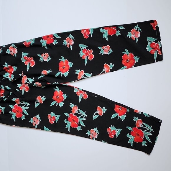 Forever 21 Black Floral Print Jumpsuit with Belt - Picture 5 of 7